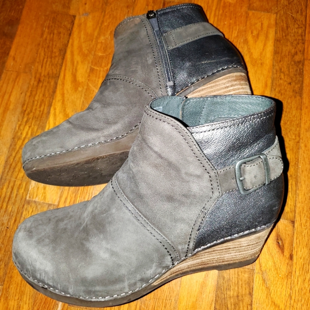 Dansko Shirley Wedge Bootie Grey/Taupe Size 39/8.5-9
